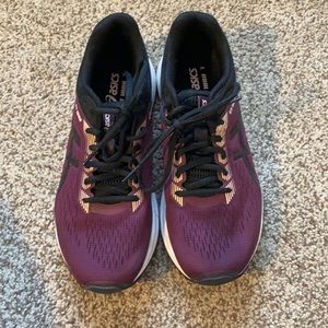 ASICS running shoes, size 8.5
